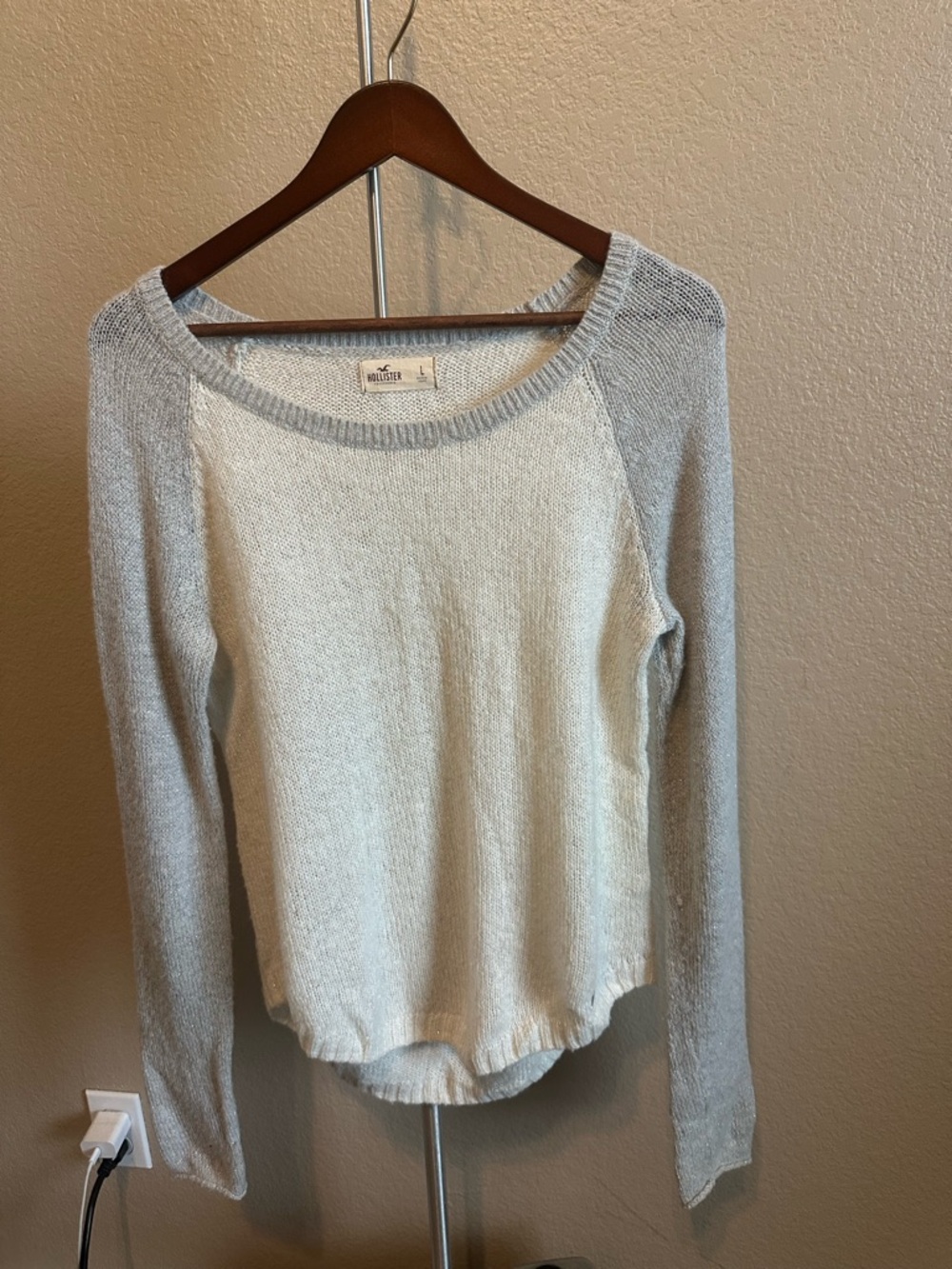 Hollister Two-Tone Light Gray & Ivory Raglan Knit Top